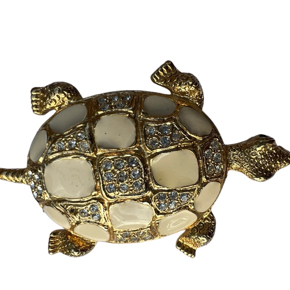 VTG CRAFT Gold Tone Rhinestone Turtle Brooch with Green Rhinestone eyes - Picture 2 of 8
